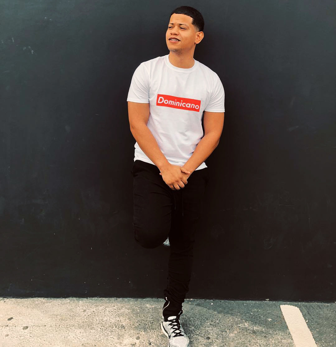 Dominicano T-Shirt  - 2020 - DominicanGirlfriend.com - Frases Dominicanas - República Dominicana Lifestyle Graphic T-Shirts Streetwear & Accessories - New York - Bronx - Washington Heights - Miami - Florida - Boca Chica - USA - Dominican Clothing