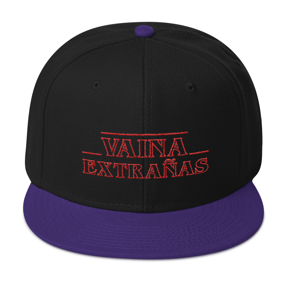 Vaina Extrañas Snapback Hat  - 2020 - DominicanGirlfriend.com - Frases Dominicanas - República Dominicana Lifestyle Graphic T-Shirts Streetwear & Accessories - New York - Bronx - Washington Heights - Miami - Florida - Boca Chica - USA - Dominican Clothing